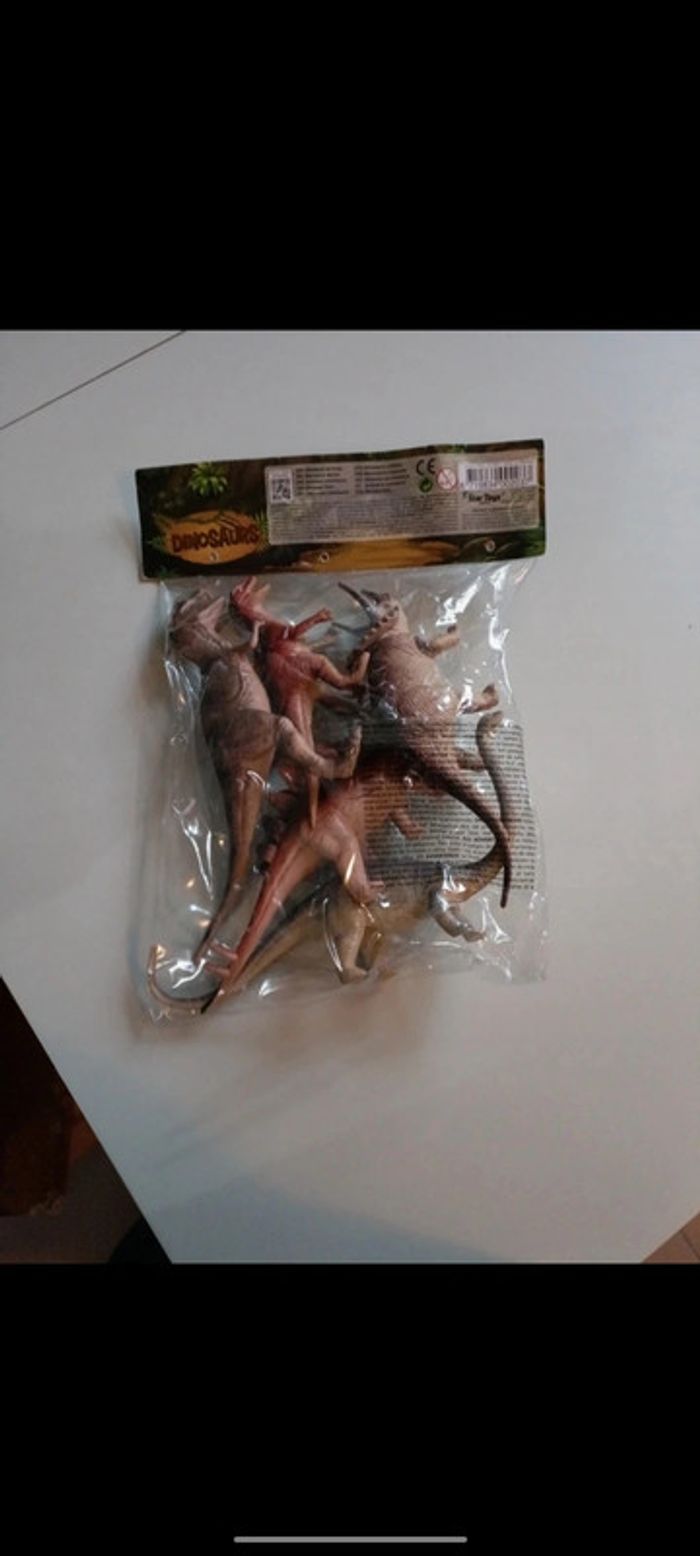 Plusieurs dinosaures neuf dans son emballage - photo numéro 2