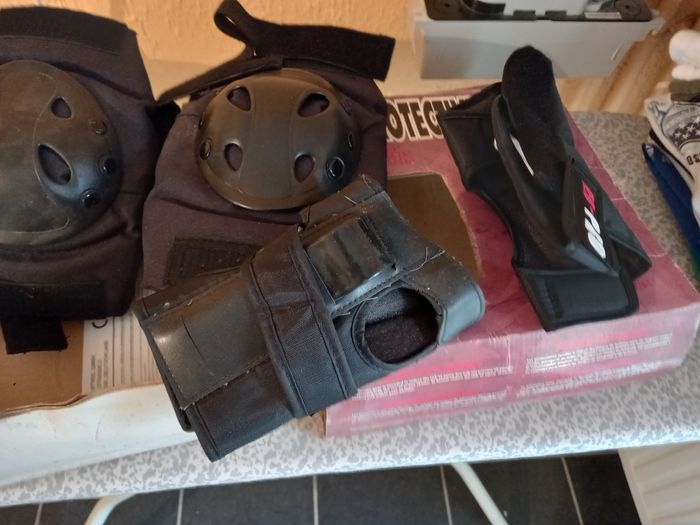 Genouillères et protege poignet - photo numéro 3