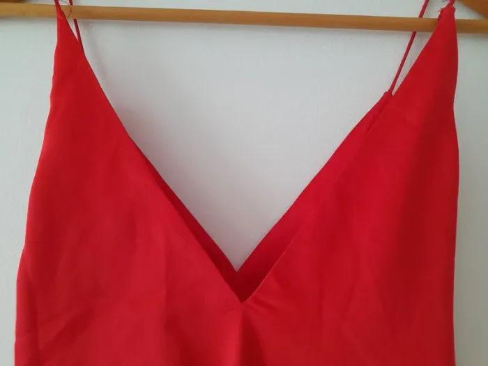 Robe longue fines bretelles et drapée devant - photo numéro 6