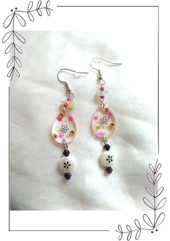 Boucles d'oreilles pendantes avec motif petites fleurs