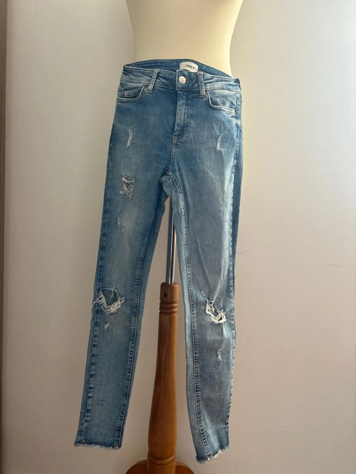 Jean à trous femme taille 30 de marque Only