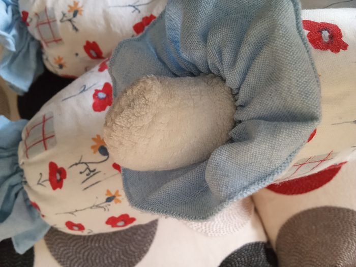 Doudou peluche lapin blanc Minouche vintage ancien tissu imprimé fleurs rouges jaunes floral fleuri - photo numéro 9