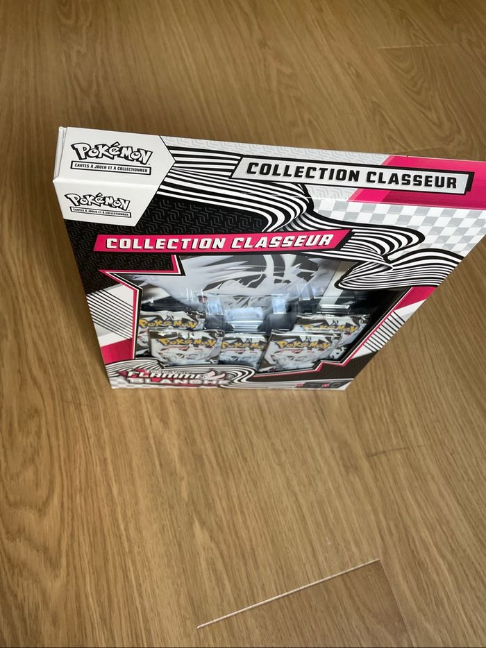 coffret classeur EV10,5 Pokemon Flamme blanche - photo numéro 2