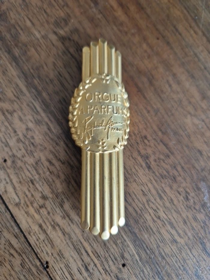 Broche Raphaël Ammar