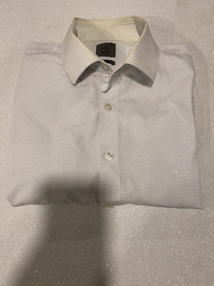 Superbe chemise blanche à motif bleu Calvin Klein taille L 40 traces au col sinon impeccable