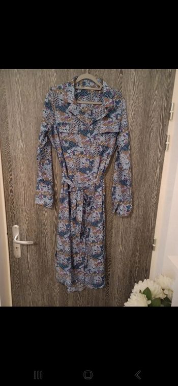 Robe fleurie longue à manches longues col tailleur