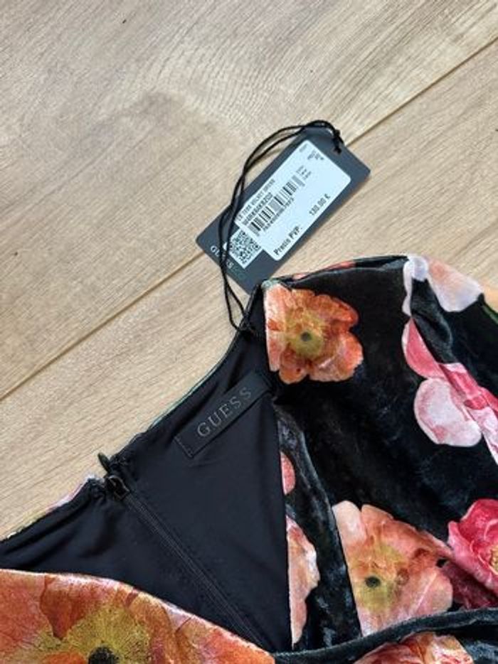 Robe fourreau, velours, noir et fleurs - photo numéro 3