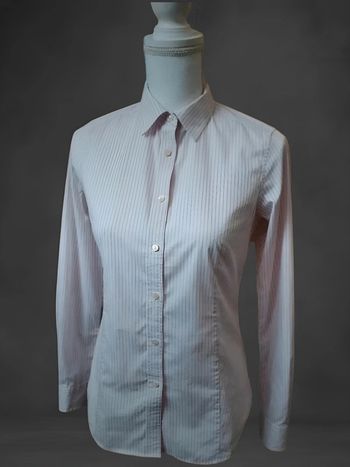 Chemise à rayures.