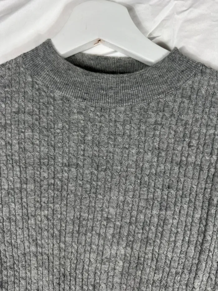 Haut gris MANGO – Chic & minimaliste  avec petit col - photo numéro 3