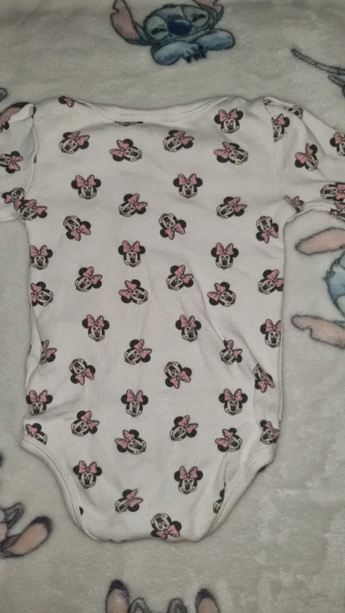 Body manche longue minnie 3 mois en bon état - photo numéro 6