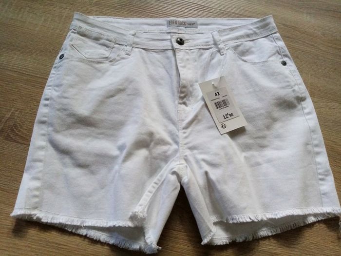 short blanc neuf