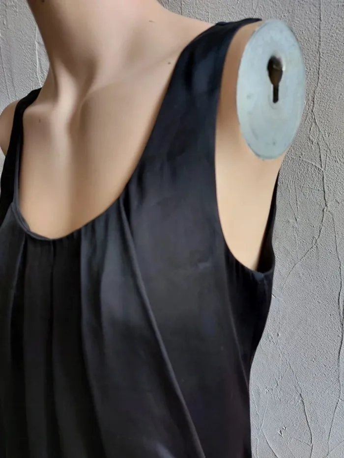 Robe noire élégante intemporelle Taille 34 - photo numéro 3