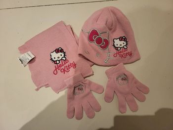 Bonnet, écharpe et gants hello kitty