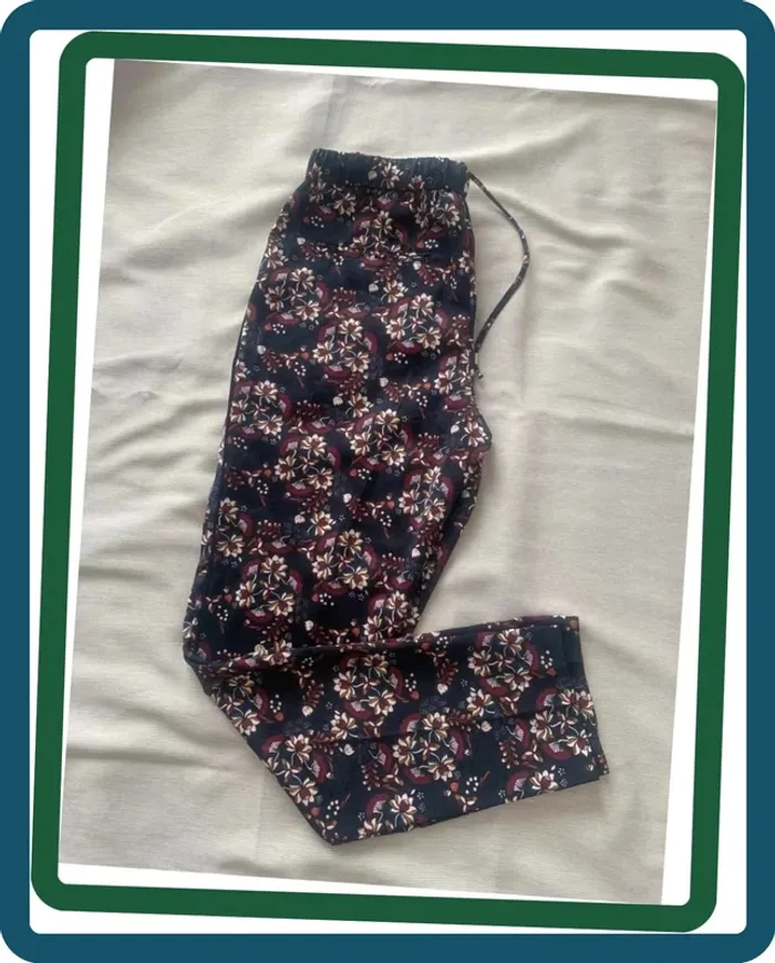 Très beau pantalon classique satiné à fleurs Kiabi 38 - photo numéro 2