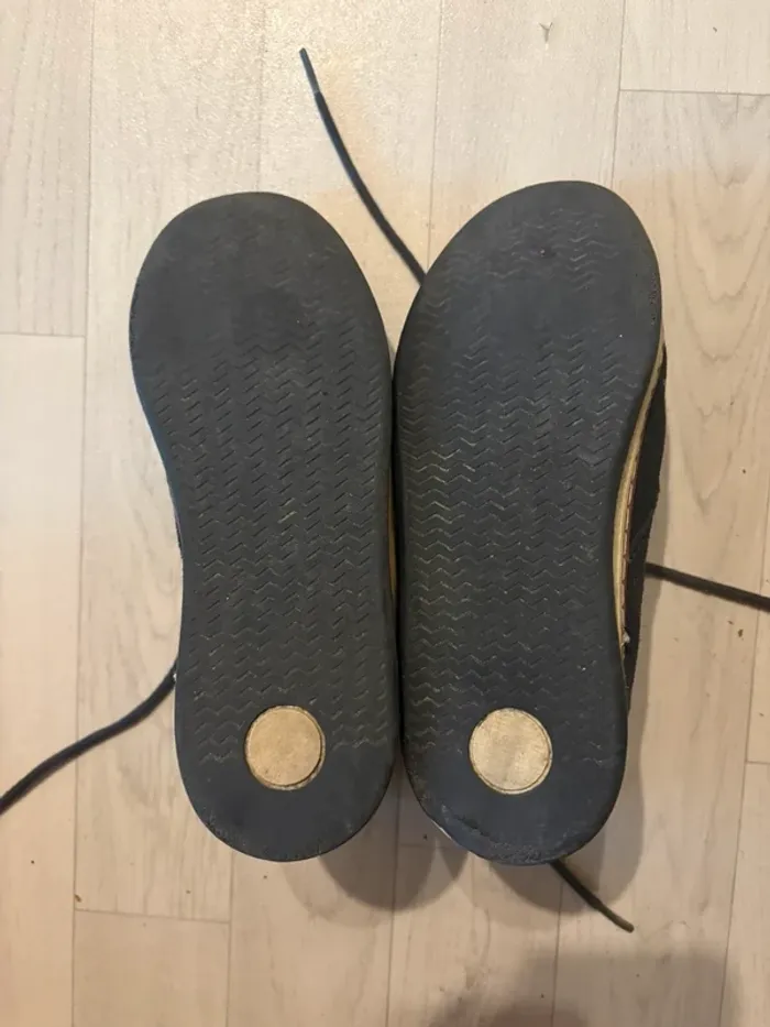 Chaussures levi’S 35 semelles un peu usées - photo numéro 3