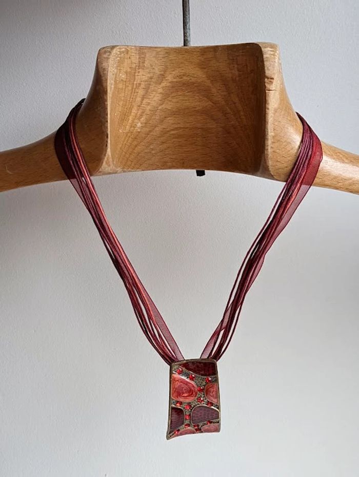 Collier avec pendentif NEUF