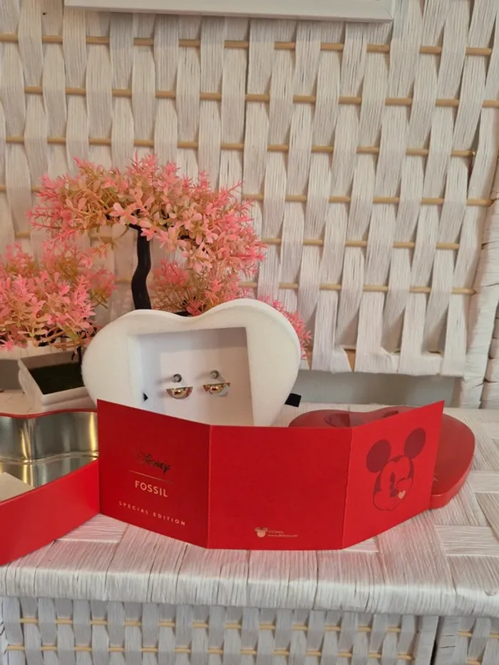 💕jolie boucles d'oreilles minnie Disney édition spéciale fossil💕 - photo numéro 5