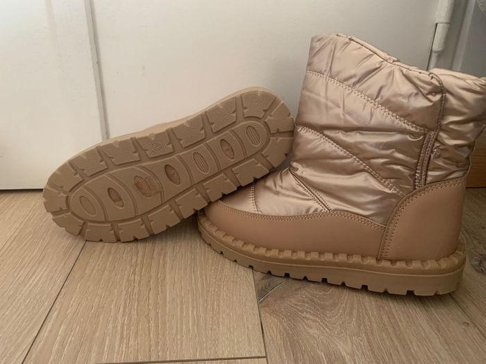 Boots neufs, Alain Manoukian, couleur or. Pointure 38.