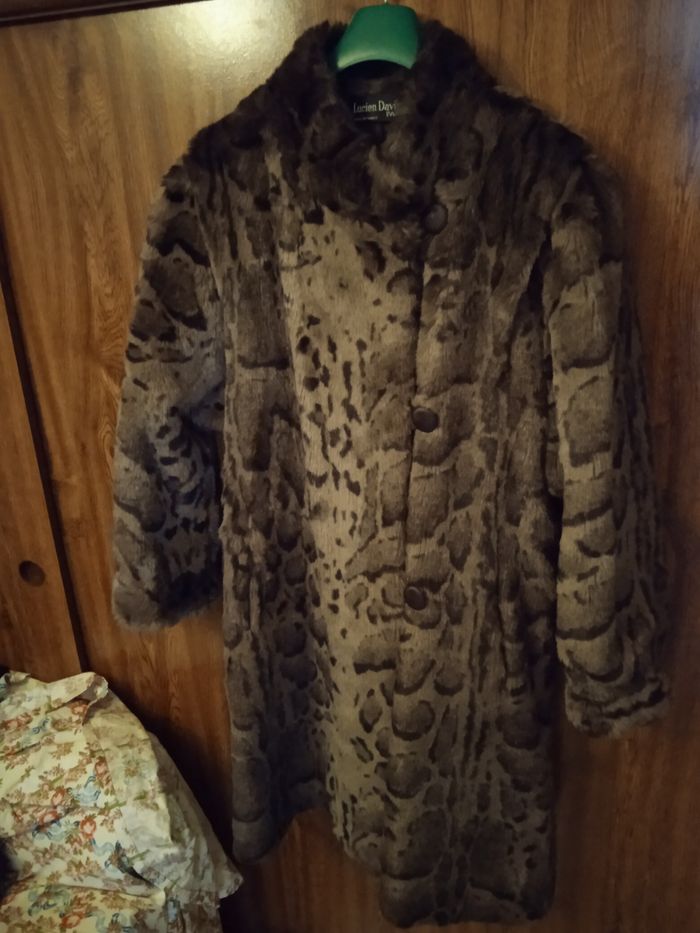 Vend manteau en fourrure taille unique