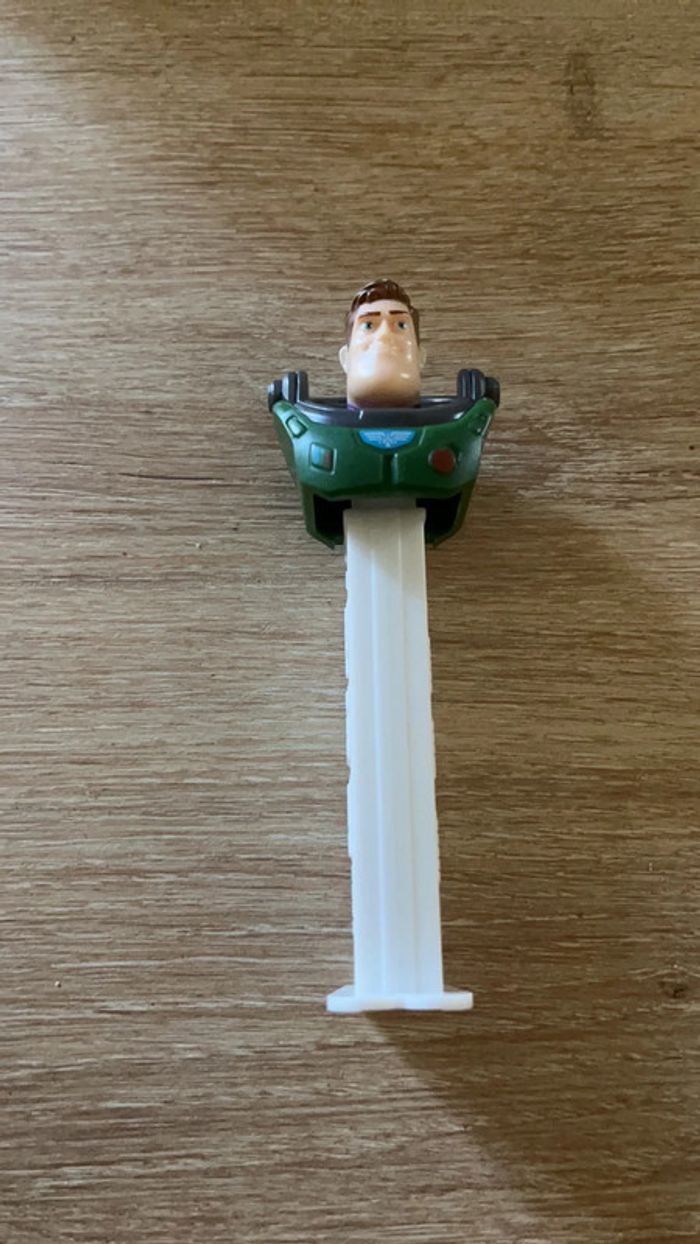 Pez buzz l éclair