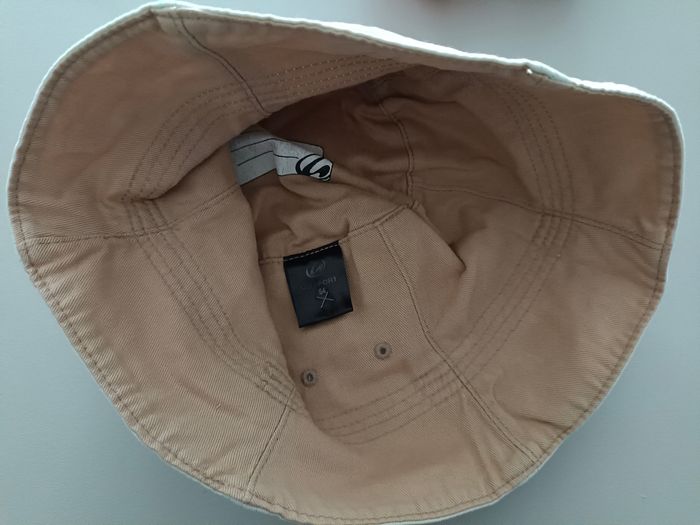 Bob fille, chapeau de plage, piscine - photo numéro 4