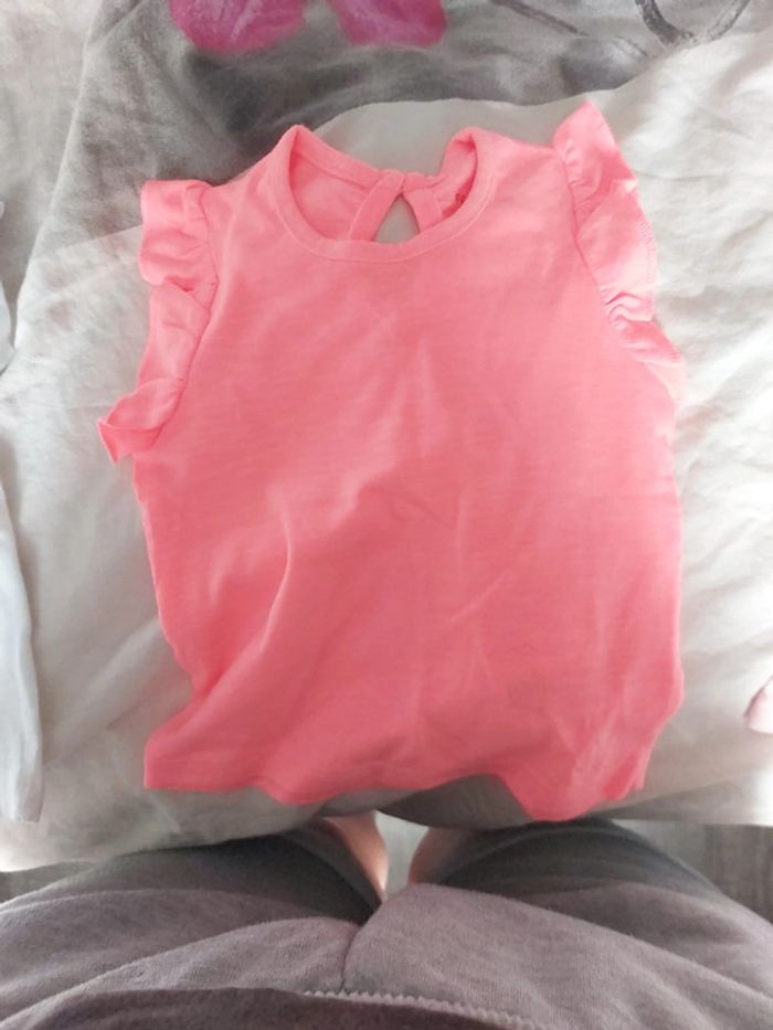 T-shirt taille 0/3mois 62 cm primark - photo numéro 2