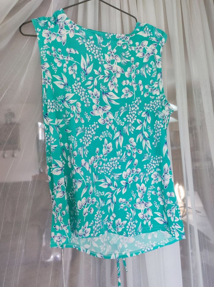 Débardeur fluide fleuri Taille 40-42 - photo numéro 2