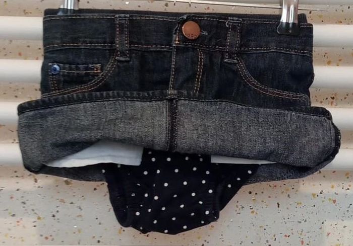 Jupe en jeans avec culotte incorporé bleu marine à pois Baby Gap Taille 18 / 24 mois - photo numéro 3