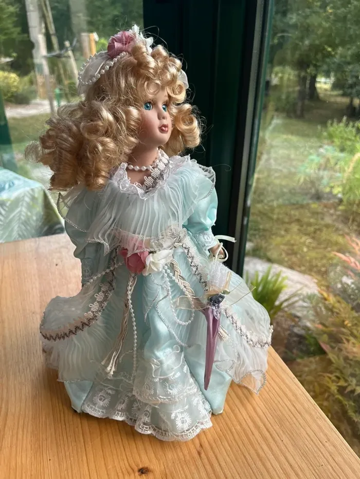 poupée en porcelaine 35 cm - photo numéro 2