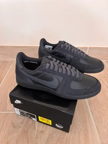 Baskets Nike Field Général neuves Taille 42,5
