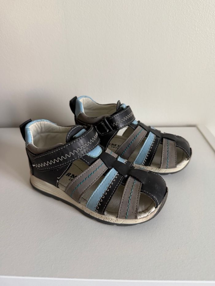 Sandale 24