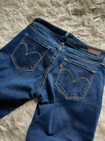 Jean Levi’s Modern Rise Straight - W25 L32 (XS/S)