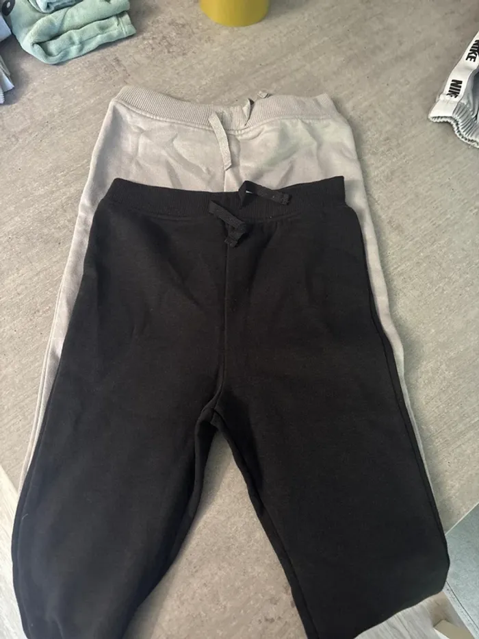Lot 2 jogging 24-36 mois