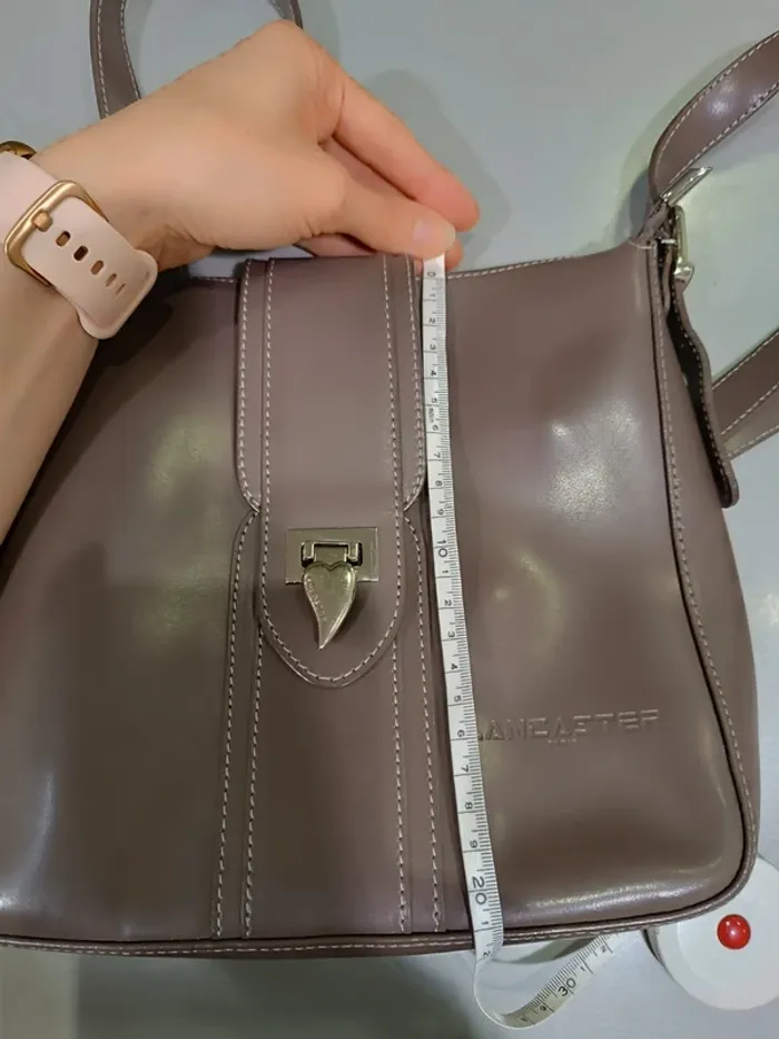 Sac besace bandoulière Lancaster cuir taupe - photo numéro 17