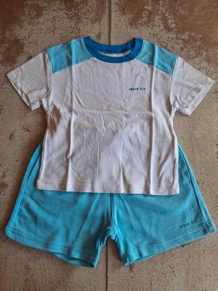 Ensemble t-shirt et short H&M - 4 ans - photo numéro 2