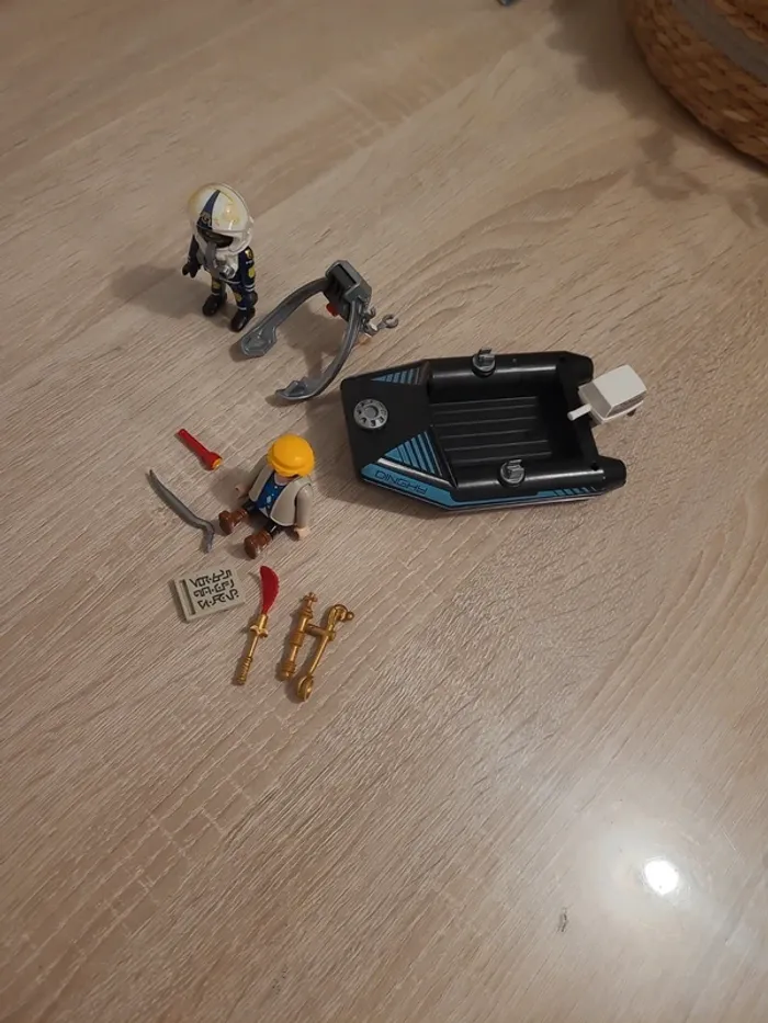 Playmobil bateau brigand et policier