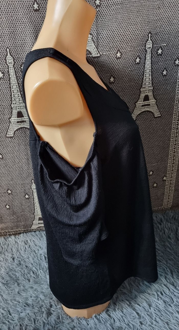 T-shirt noir à épaules dénudée taille L - photo numéro 3