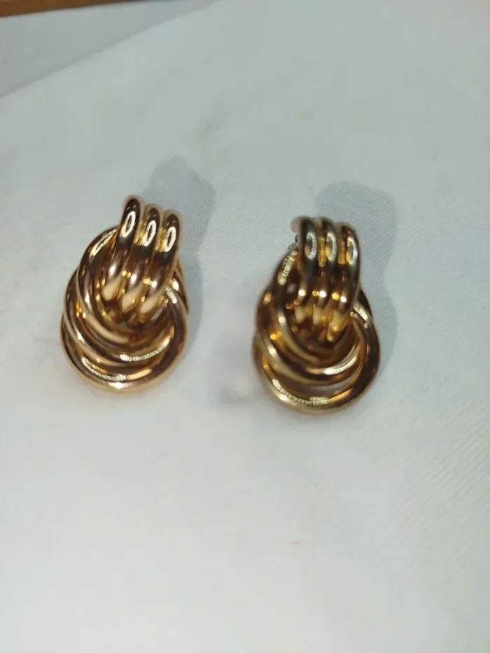 Boucle d'oreille anneaux - Trinity boucles dorée - puces avec fermoirs - photo numéro 5