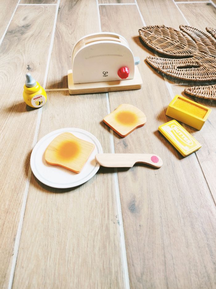 🍞Dinette grille pain avec accessoires et aliments petit déjeuner en bois marque Hape