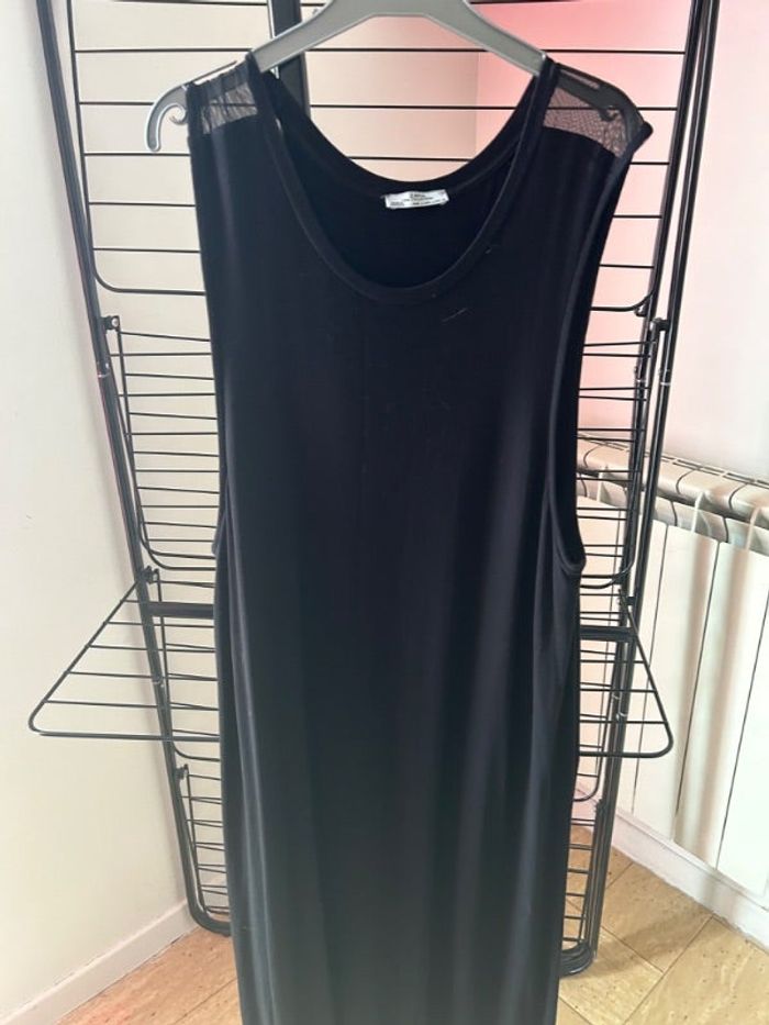 Robe noir fendu sur les côtés