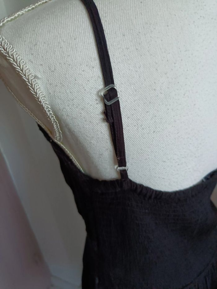 Joli robe noire tissus crêpe Neuve - photo numéro 8