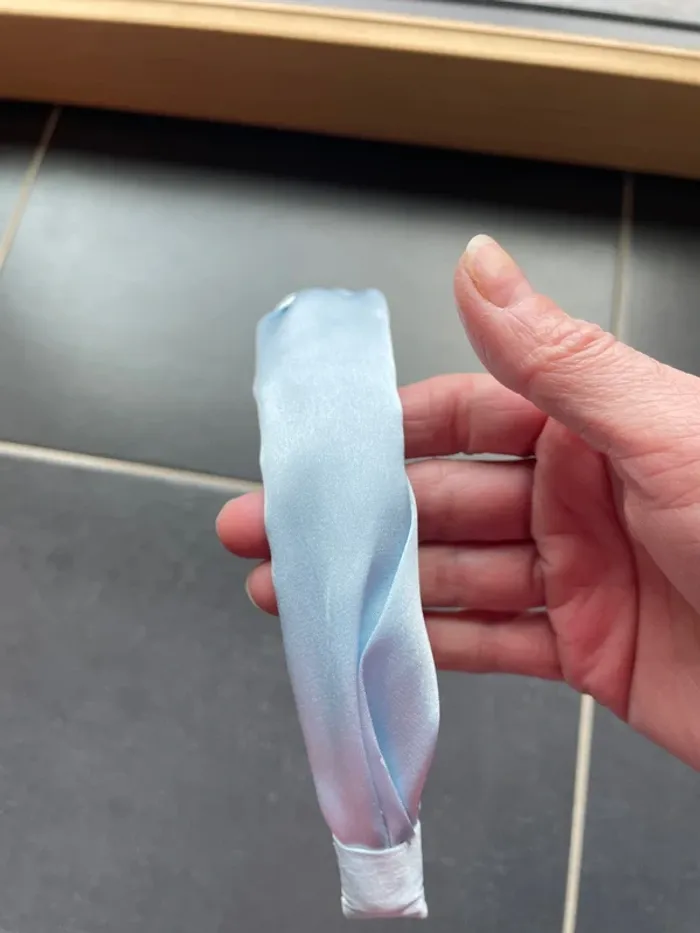 Serre tête bleu clair - photo numéro 4