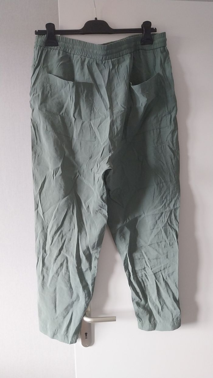 Pantalon femme fluide léger pour l'été couleur vert kaki - photo numéro 2