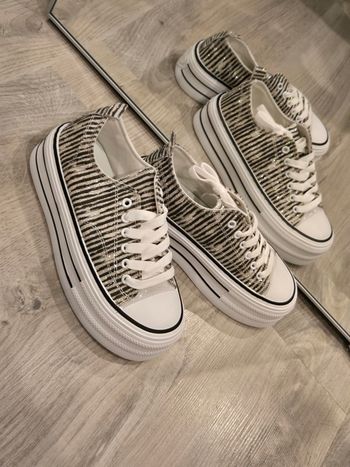 Tennis blanches imprimé tigré argent/noir P39