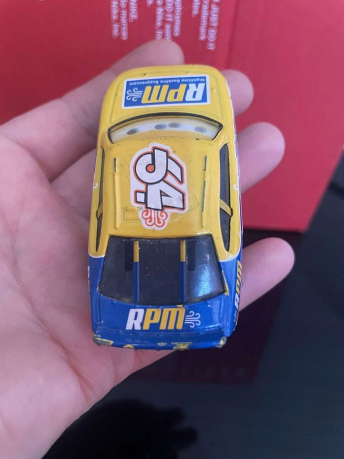 Voiture Cars Piston Coupe Cup Double Yeux Disney Pixar - photo numéro 10