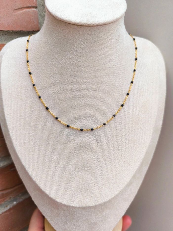 Collier doré avec perles rondes noires - photo numéro 5