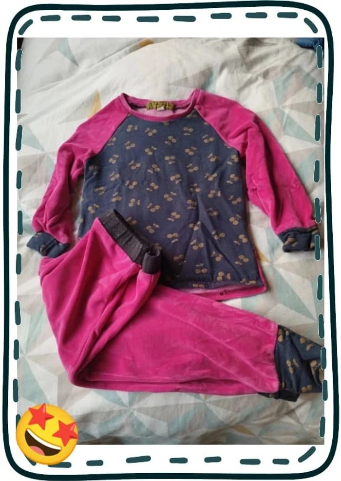 Pyjama chaud en sweat et velours motifs cerise 🍒 taille 4 ans