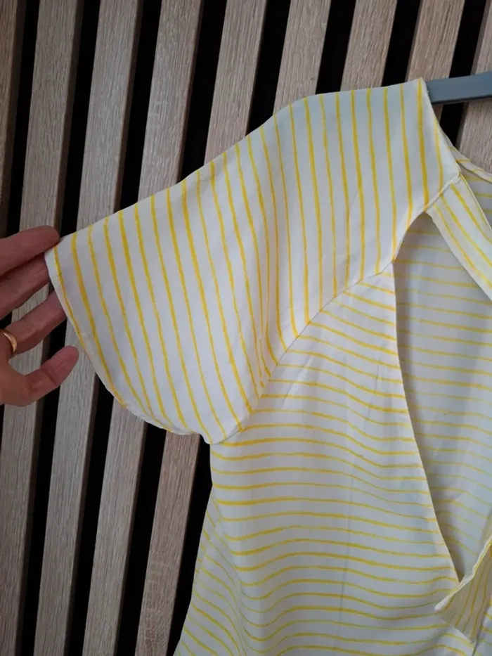 Haut fluide jaune clair blanc  Zara T 36 - photo numéro 6