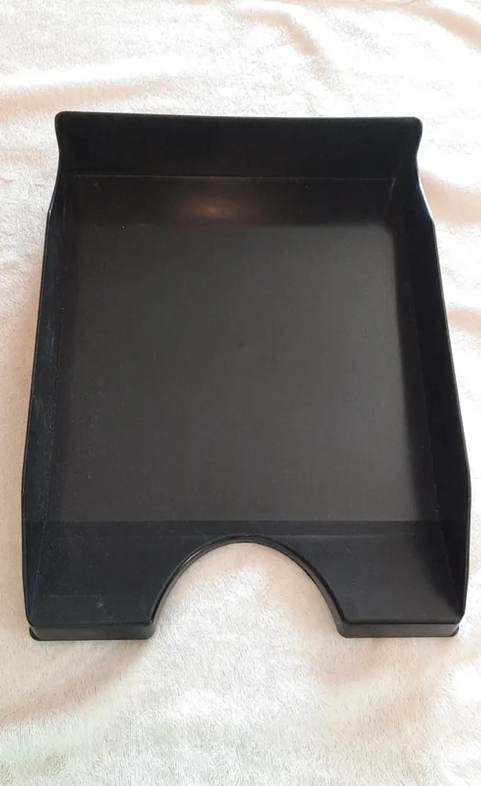 1 corbeille à courrier
