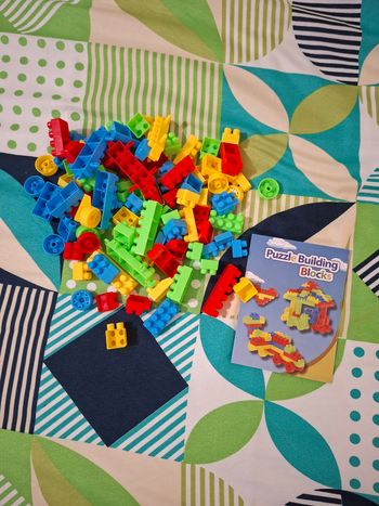 Lot 104 blocs de construction comme neuf